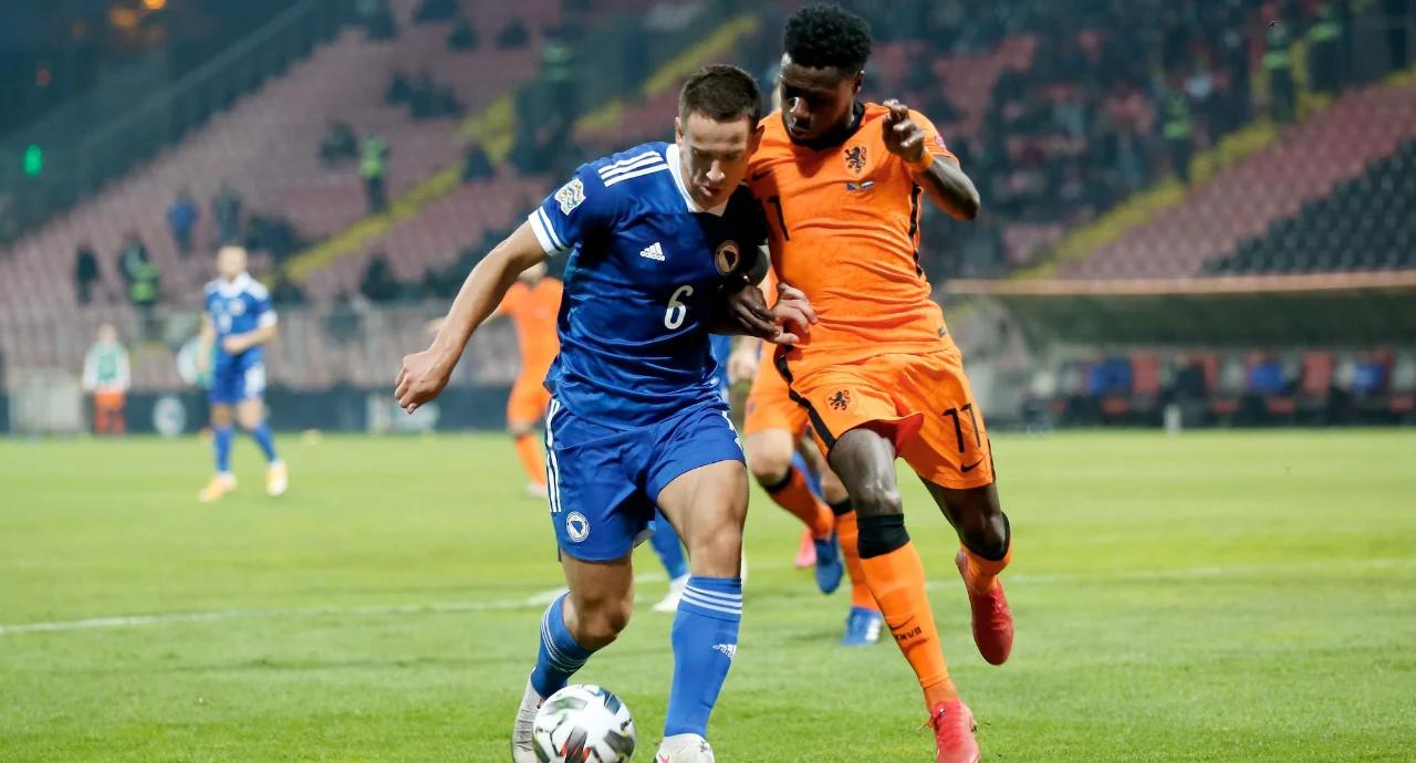 包含荷兰连胜波黑，小组出线前景看好的词条