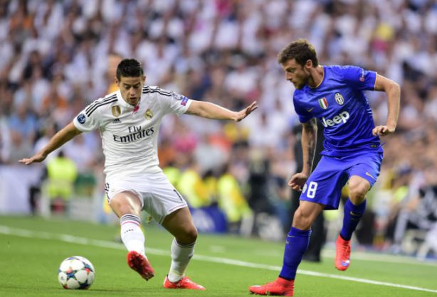 足球联赛激烈战火：女足选手势不可挡夺冠的简单介绍