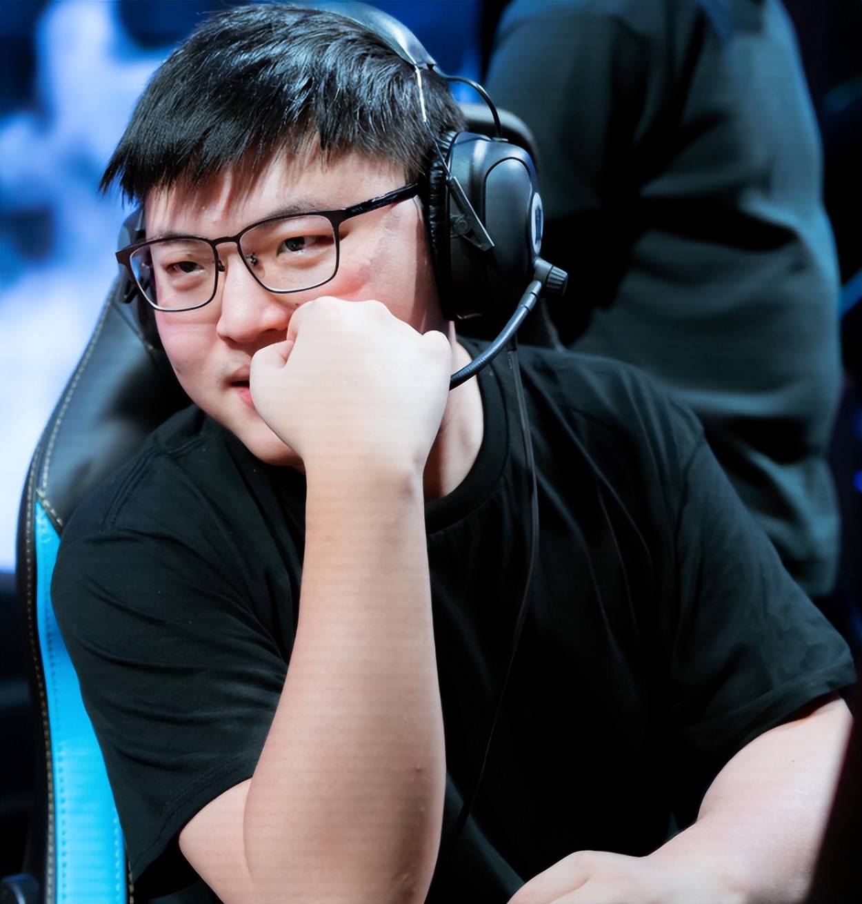 Uzi回归赛场，高光表现首场状态亮眼，IG观众沸腾！